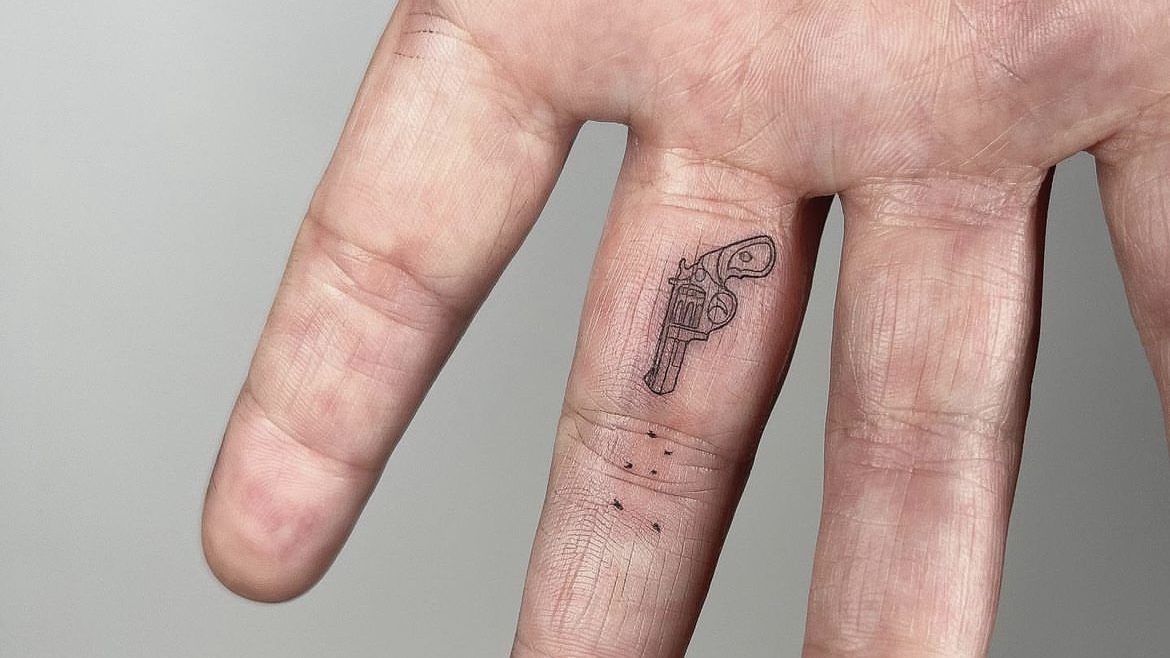 Revolver fingertatovering
Oslo Attitude