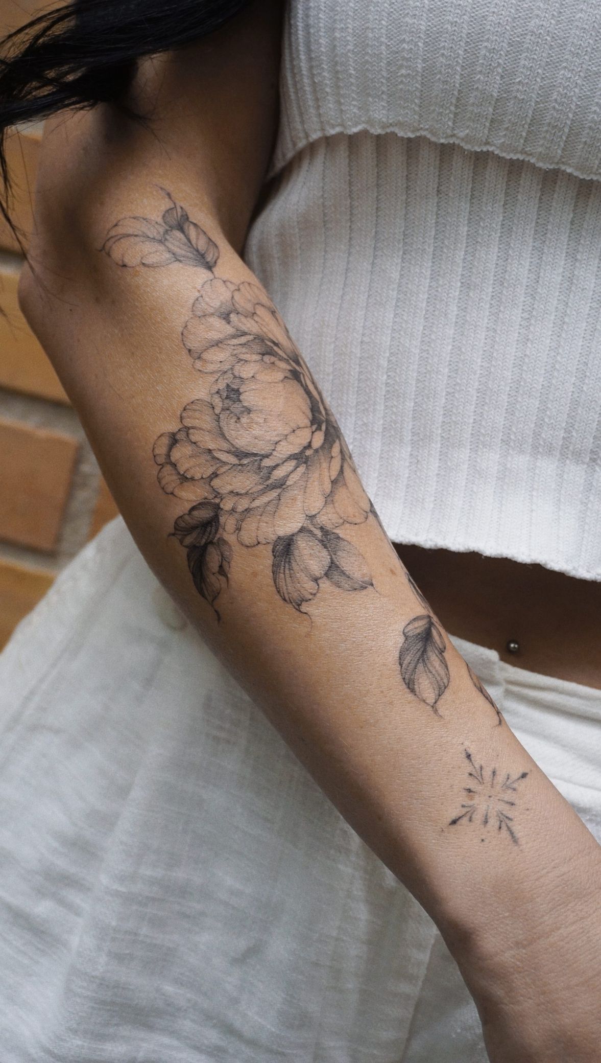 fineline tattoo oslo arm blomst