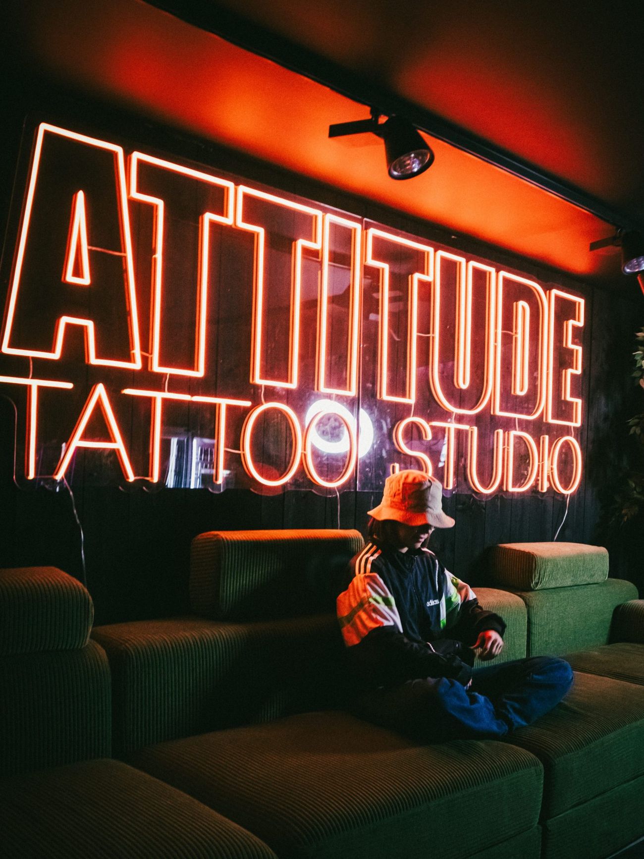 Maren Grønstad intervjuet på venterommet på Attitude Tattoo Studio